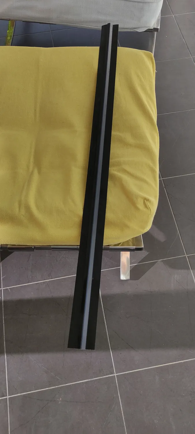 Amig Mod.4 paraspifferi adesivo PVC nero 1 m