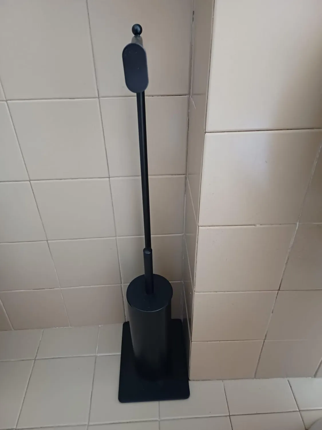 Amig Formaduo Portascopino con Portarotolo Nero