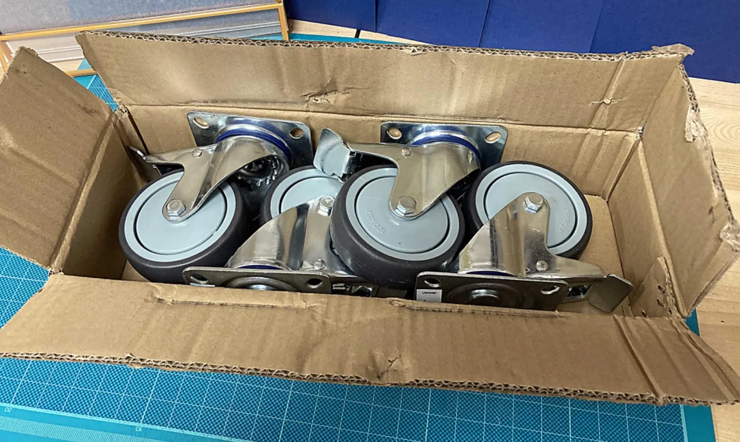 Amig Set 4 Ruote con Freno Piastra 100 mm 110 Kg Gomma