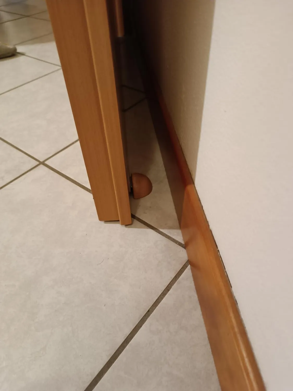 Amig fermaporta magnetico adesivo 48x25 mm faggio