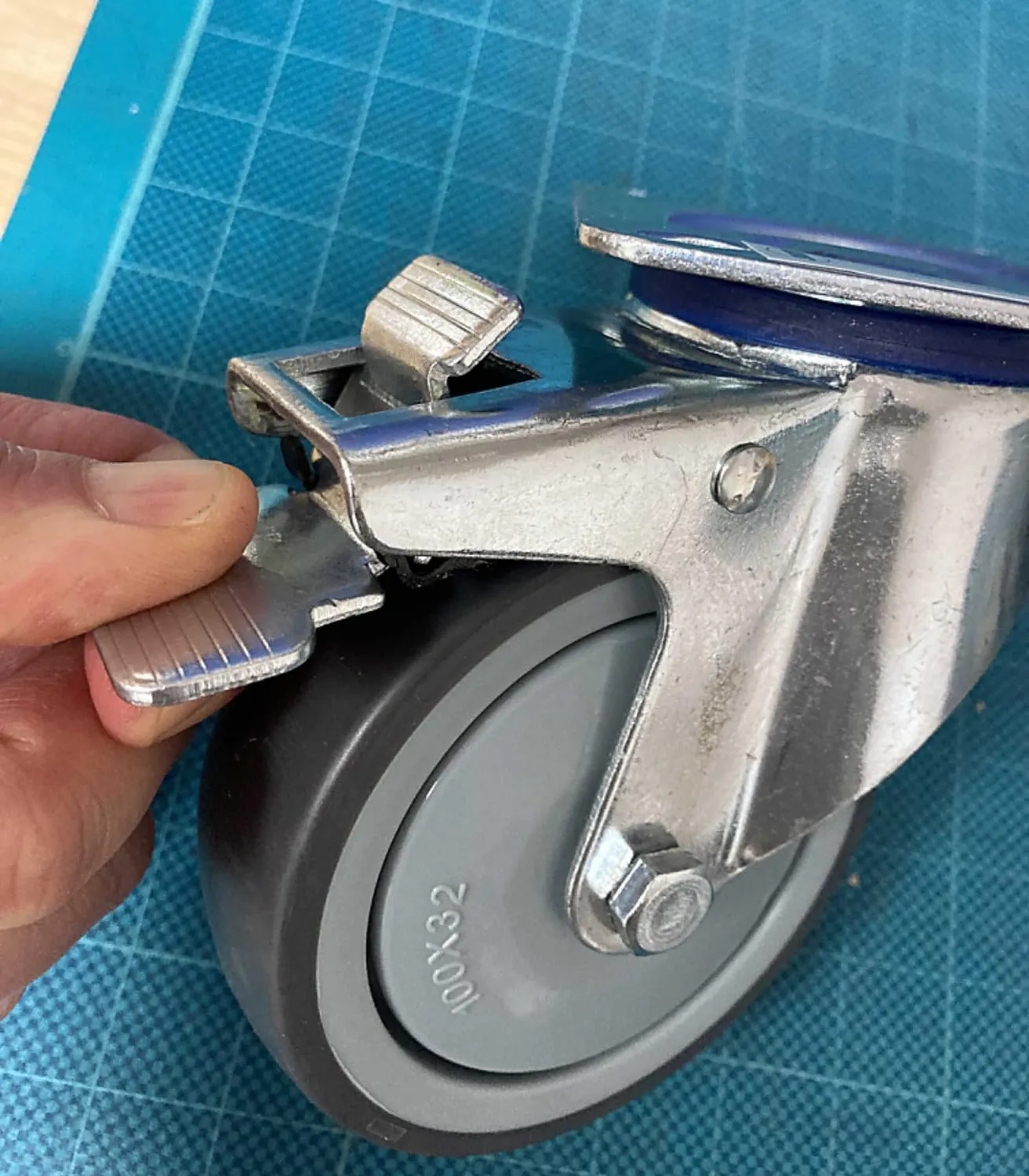 Amig Set 4 Ruote con Freno Piastra 100 mm 110 Kg Gomma
