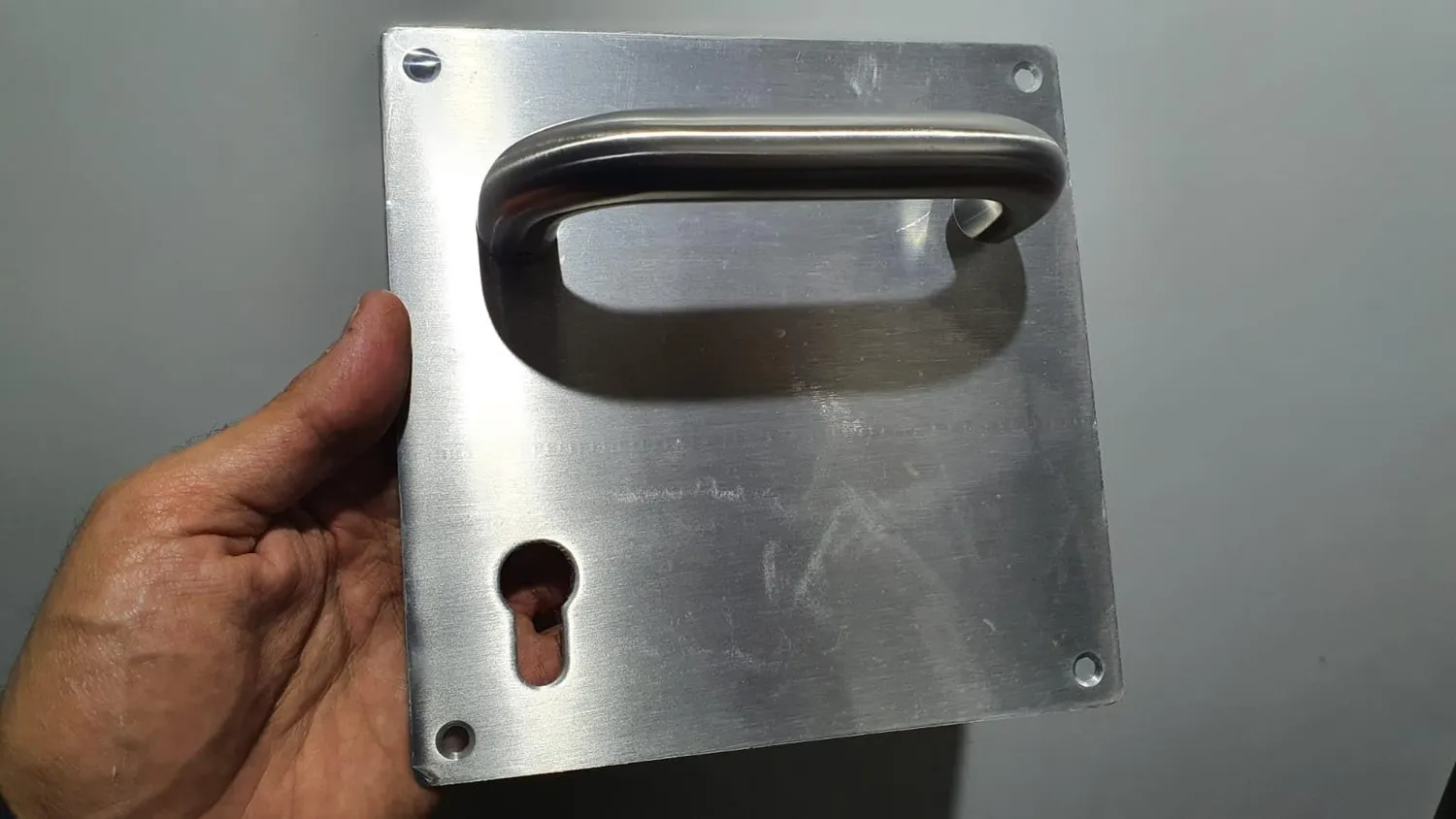 Amig 3CB85 maniglie porte piastra 180 mm inox opaco