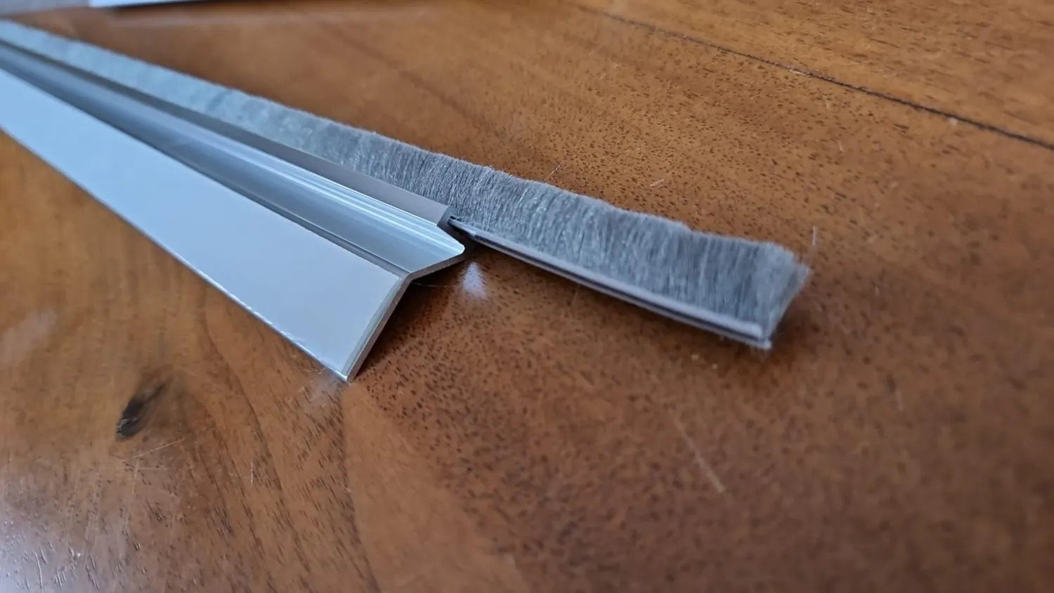 Amig paraspifferi adesivo argento 1000 mm con spazzola