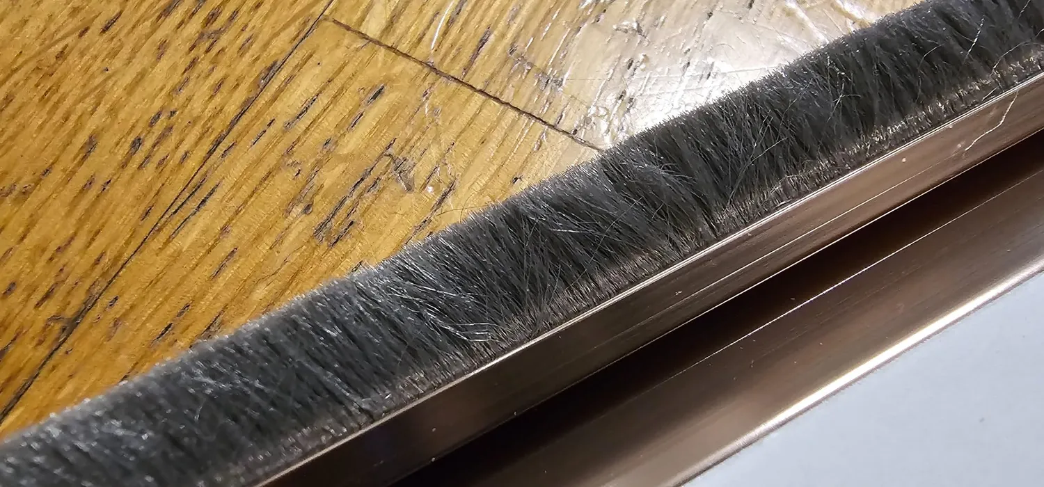 Amig Paraspifferi Adesivo Porte Oro 1000 mm Alluminio