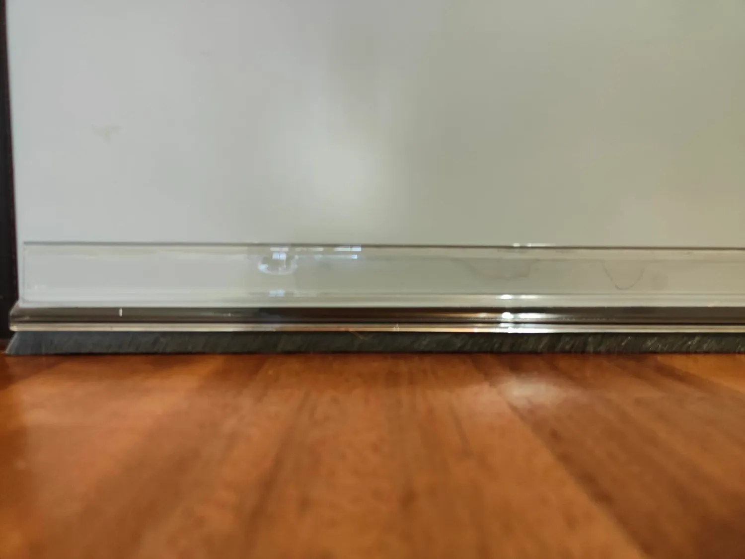 Amig Paraspifferi Adesivo Porte Oro 1000 mm Alluminio