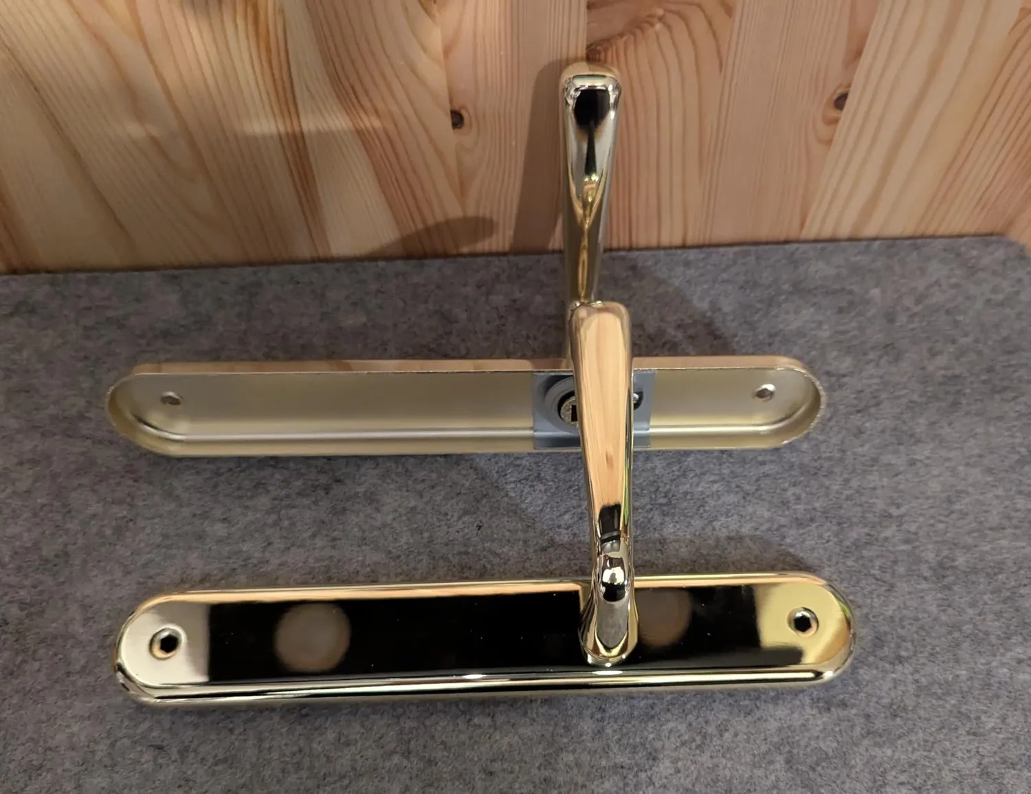 Amig 252 coppia maniglie per porte ottone verniciato
