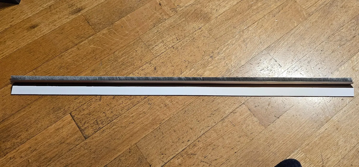 Amig Paraspifferi Adesivo Porte Oro 1000 mm Alluminio