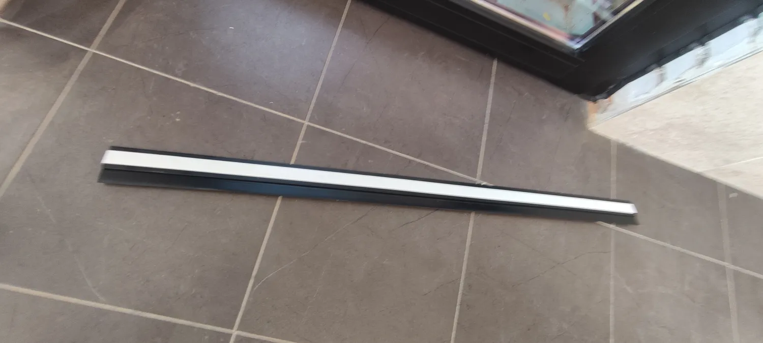 Amig Mod.4 paraspifferi adesivo PVC nero 1 m