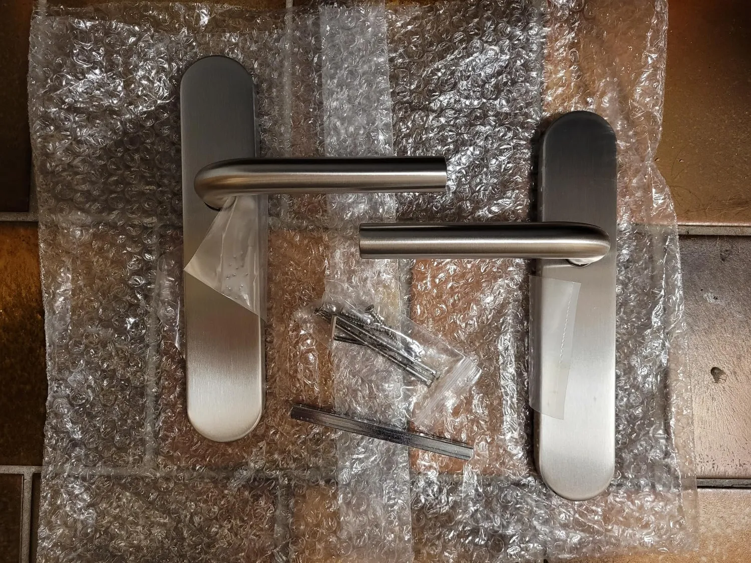 Amig 4PX set maniglie porta con piastra inox satinato