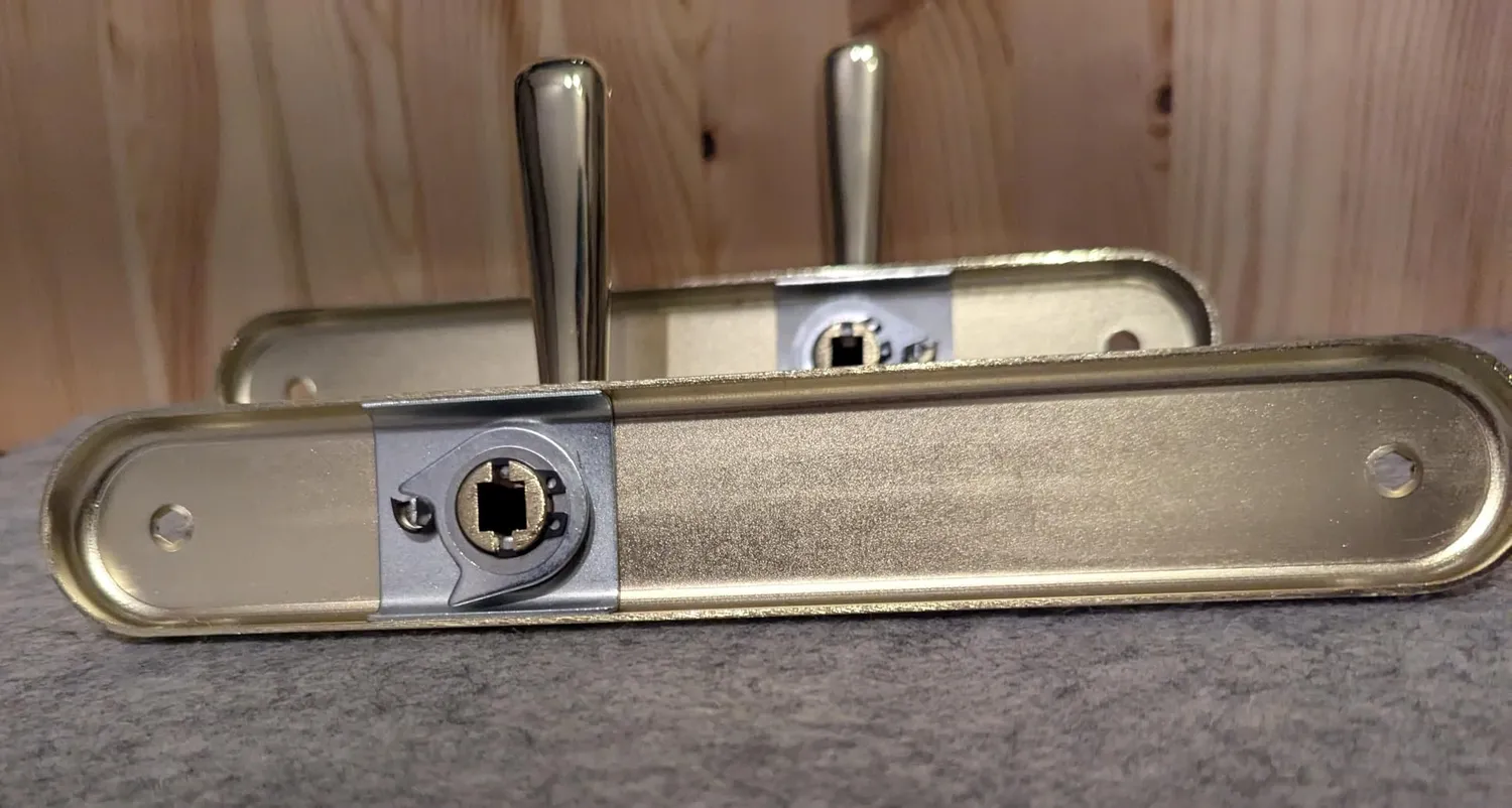 Amig 252 coppia maniglie per porte ottone verniciato