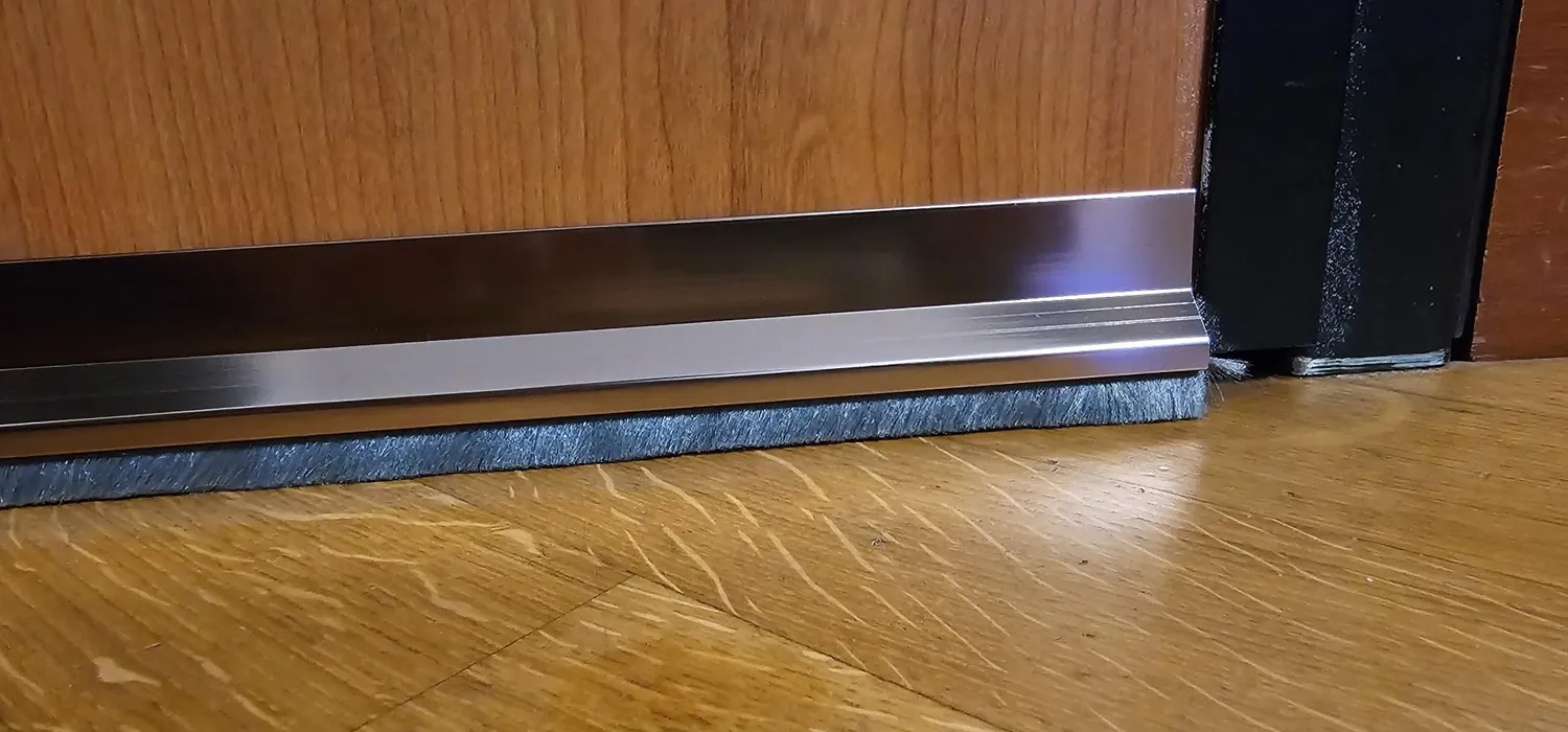 Amig Paraspifferi Adesivo Porte Oro 1000 mm Alluminio