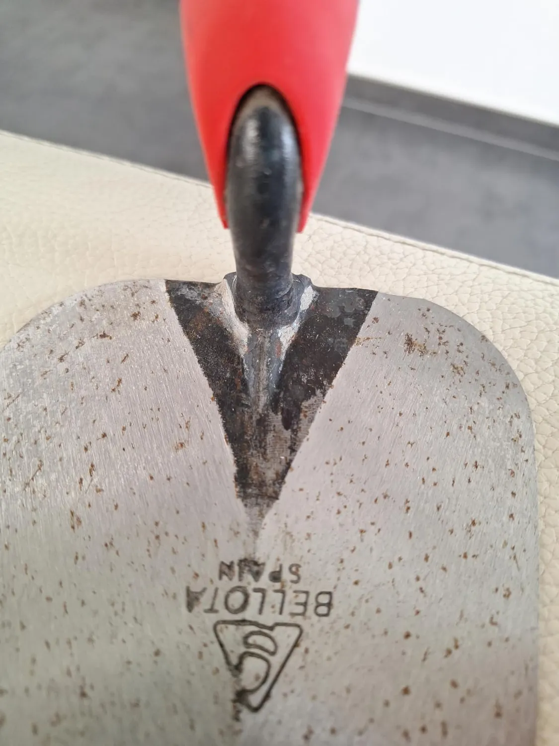 Bellota TRF14ABM cazzuola forgiata manico bimateriale