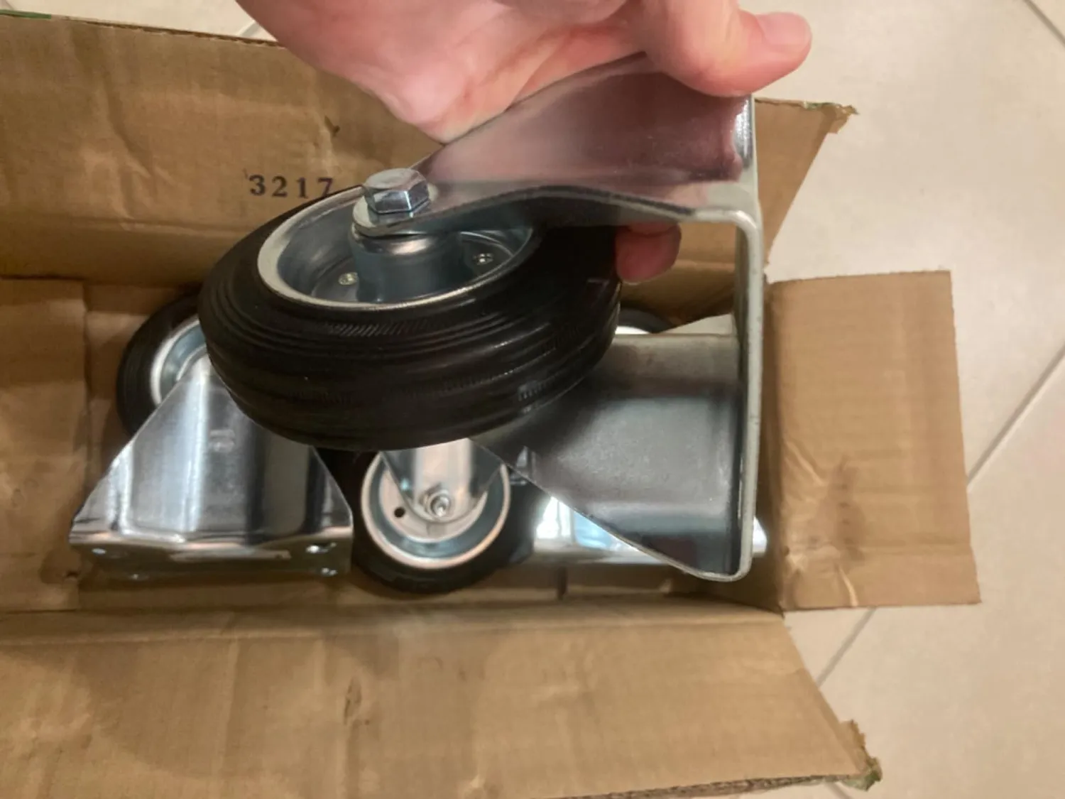 Amig set 4 ruote fisse 100 mm gomma nera 100 kg