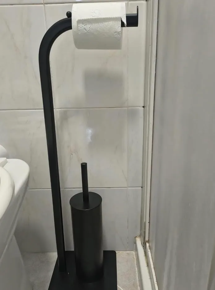 Amig Formaduo Portascopino con Portarotolo Nero