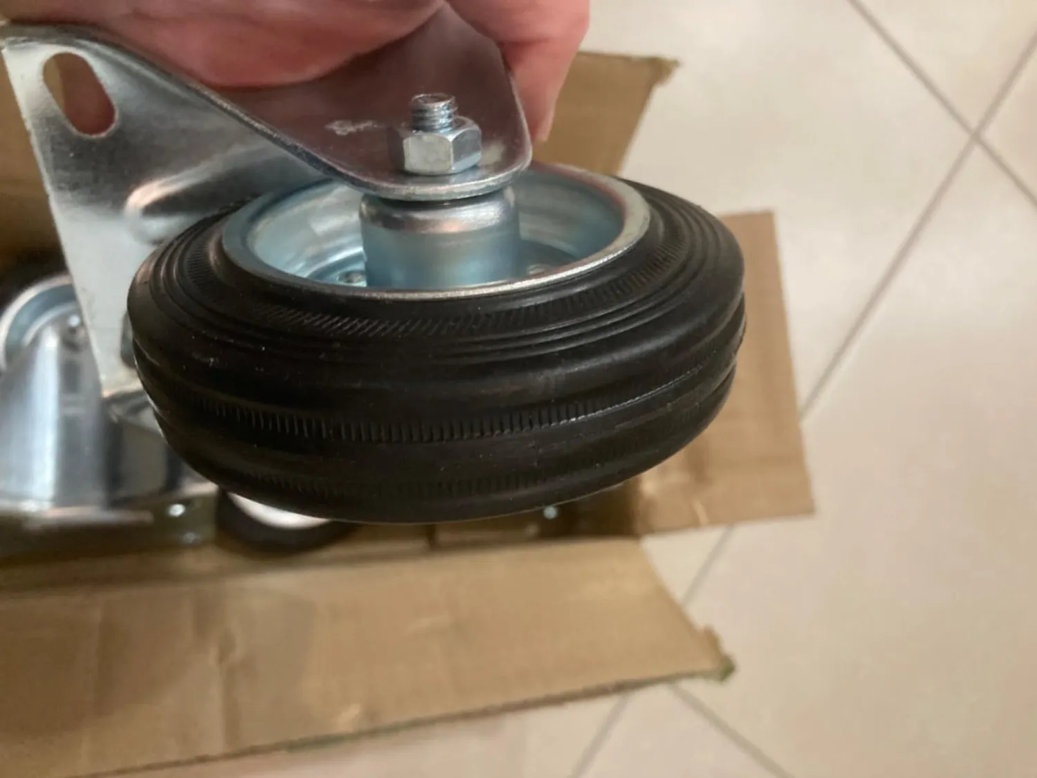Amig set 4 ruote fisse 100 mm gomma nera 100 kg