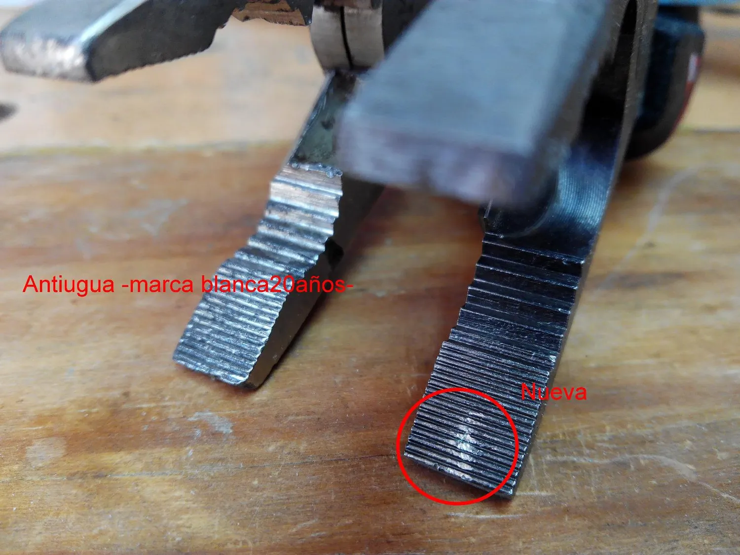 Bellota pinza universale 200 mm manici bimateriale
